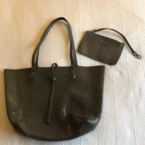 SORIAL TOTE